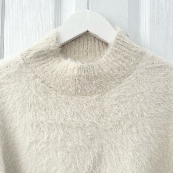 Mersea Iced Latte Cream Chalet Mockneck Fuzzy Knit Kangaroo Pocket Sweater S/M - Picture 8 of 15